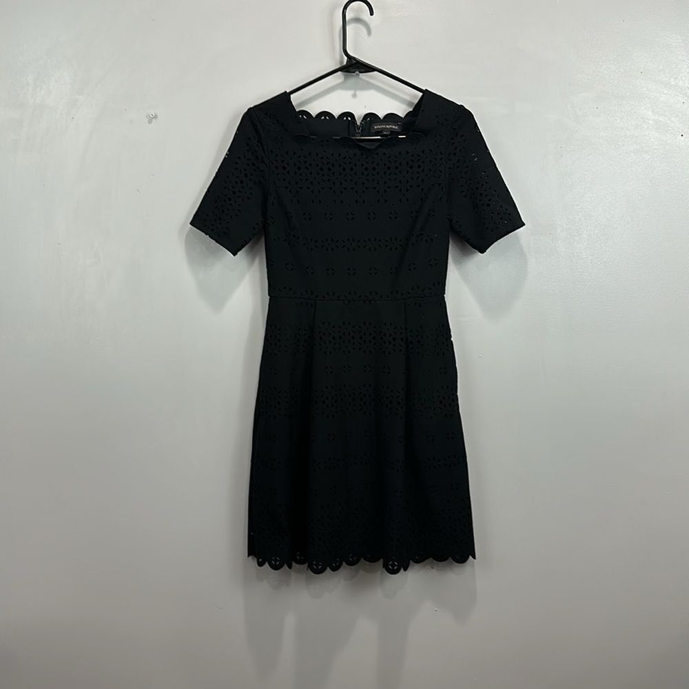 BANANA REPUBLIC LASER CUT FIT & FLARE DRESS - Picture 6 of 9